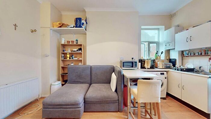 1 Bedroom Flat For Sale In Great North Road, Highgate, N6
