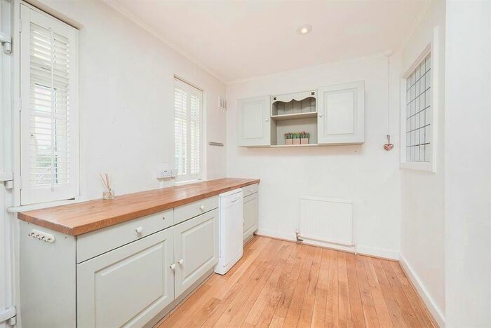 4 Bedroom Flat To Rent In Market Place, London, NW11