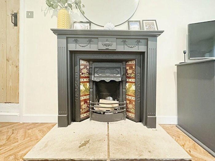 2 Bedroom Cottage To Rent In High Street, Blackwood, NP12