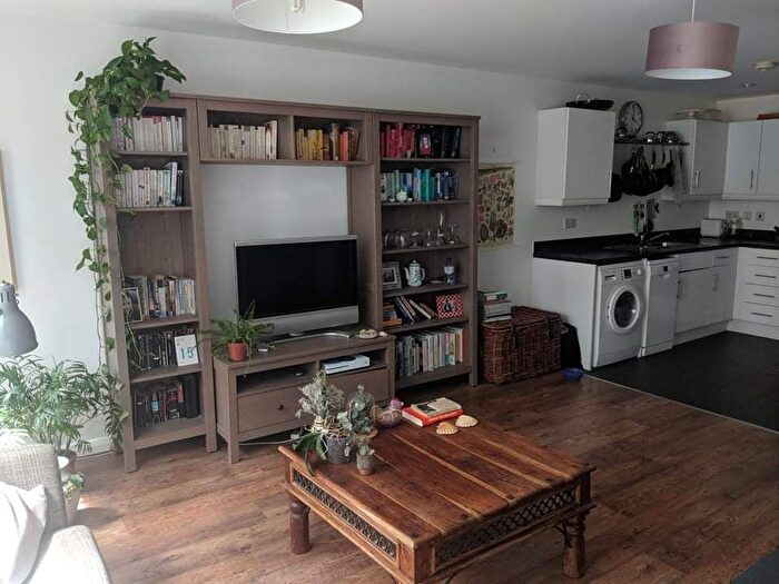 2 Bedroom Flat For Sale In Daneland Walk, London, N17