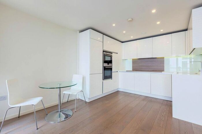 1 Bedroom Flat To Rent In Central Street, Clerkenwell, London, EC1V