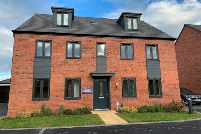 5 Bedroom Detached House To Rent In Braithwaite Road, Nottingham, NG13