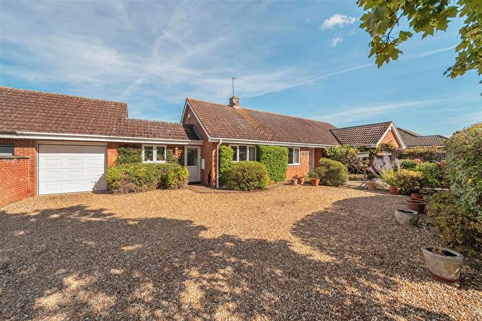 3 Bedroom Bungalow For Sale In Kimbolton Road, Bedford, MK41