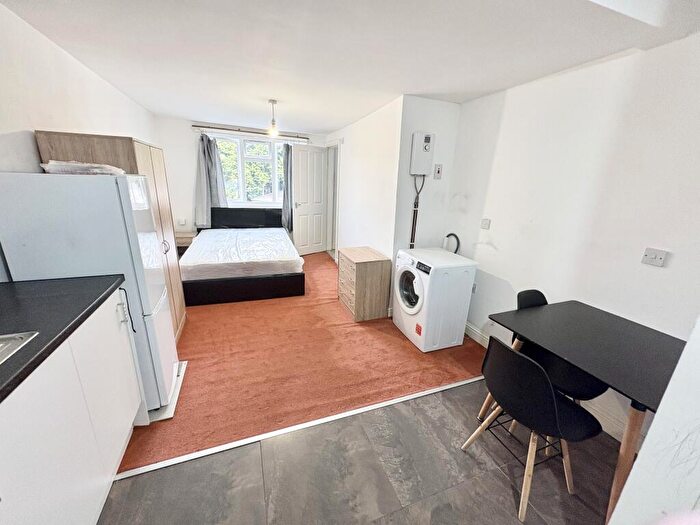 Apartment To Rent In City Road, Edgbaston, B16