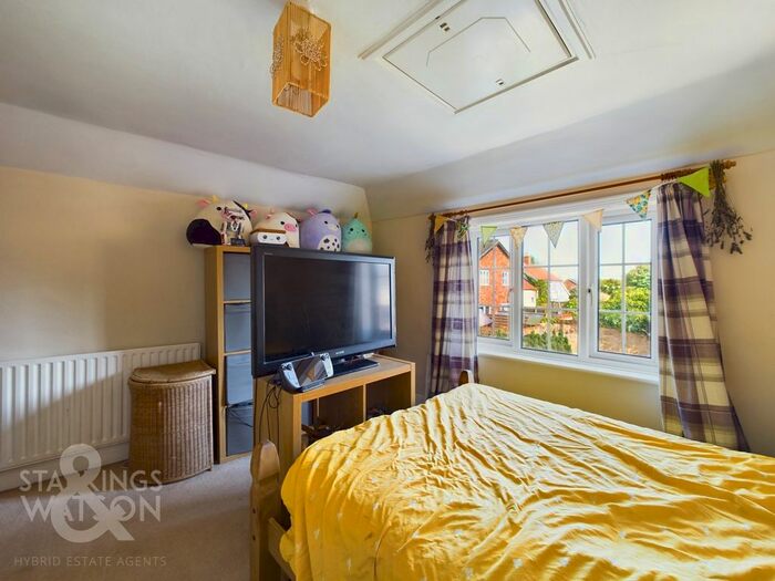 2 Bedroom Cottage For Sale In High Street, Attleborough, NR17