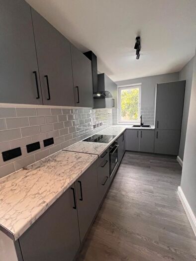 3 Bedroom Flat To Rent In Ling Road, Newham, E16