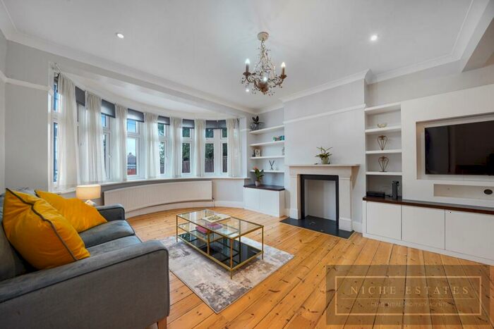 6 Bedroom Detached House To Rent In Hillcourt Avenue, West Finchley, London - See D Virtual Tour!, N12