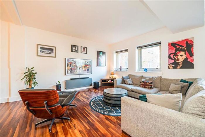 1 Bedroom Flat For Sale In Sunlight Square, Bethnal Green, E2