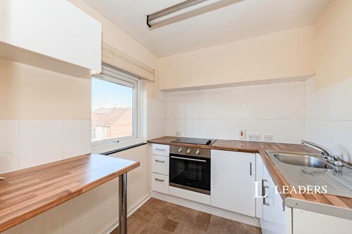 Apartment To Rent In Studio Apartment, Twyford Avenue, PO2