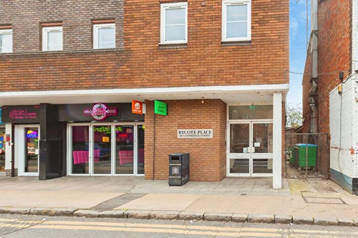 1 Bedroom Flat For Sale In Cambridge Street, Aylesbury, HP20