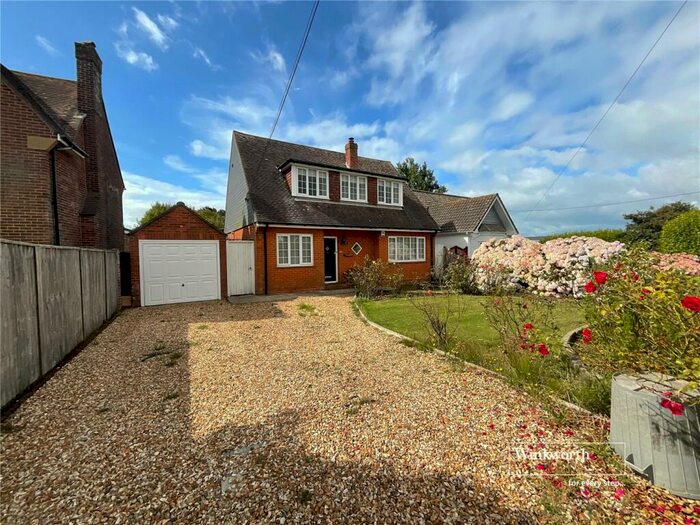 3 Bedroom Detached House To Rent In Purbeck Road, Barton On Sea, New Milton, Hampshire, BH25