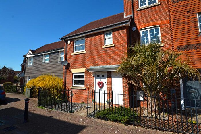 3 Bedroom Terraced House To Rent In Giffard Lane, Fleet, GU51