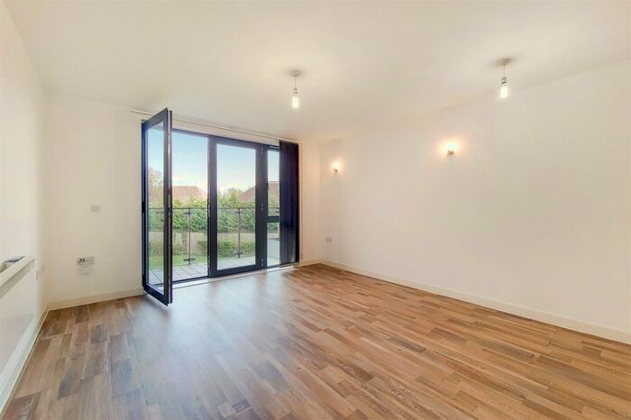 1 Bedroom Flat To Rent In Goddard Drive, Bushey, WD23