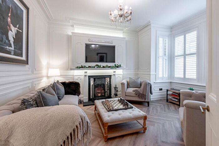 5 Bedroom Semi-Detached House For Sale In Upper Cliff Road, Gorleston, NR31