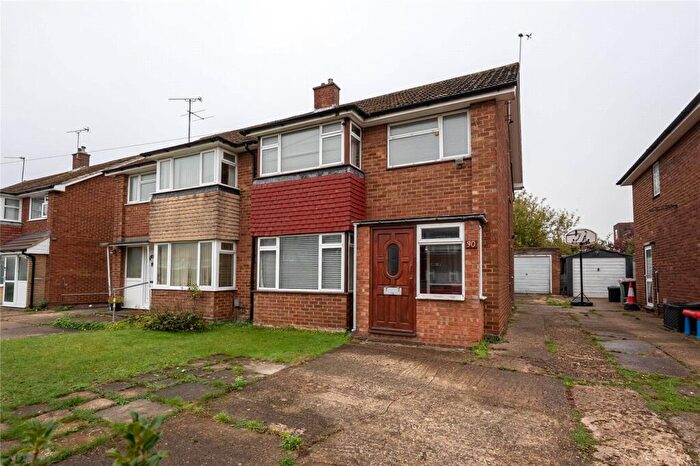 3 Bedroom Semi-Detached House For Sale In Lockington Crescent, Dunstable, LU5