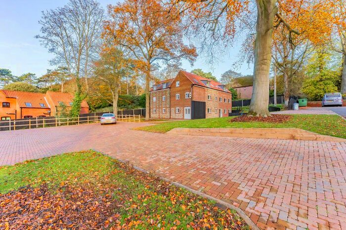 2 Bedroom Flat To Rent In Overstrand Road, Cromer, NR27