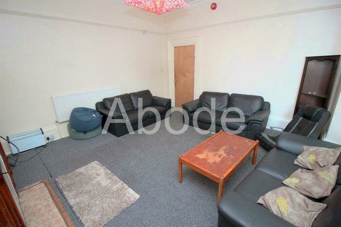 9 Bedroom House To Rent In Cardigan Road, Headingley, Leeds, LS6