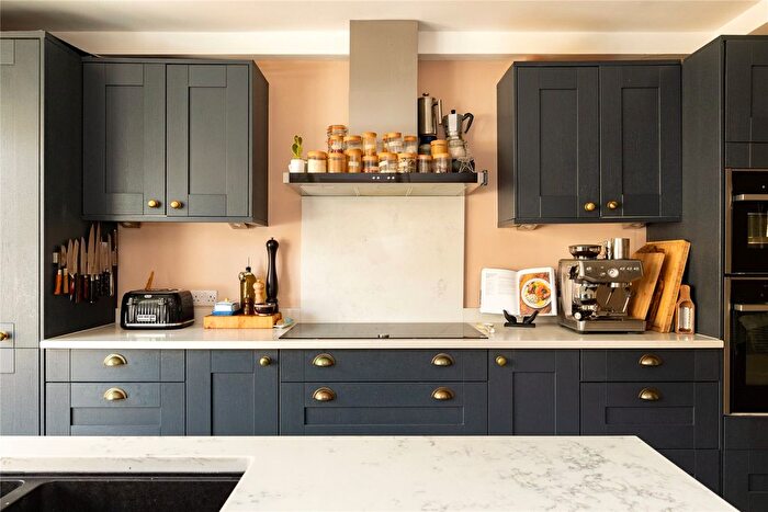 3 Bedroom Detached House To Rent In Bridge Lane, Battersea, SW11