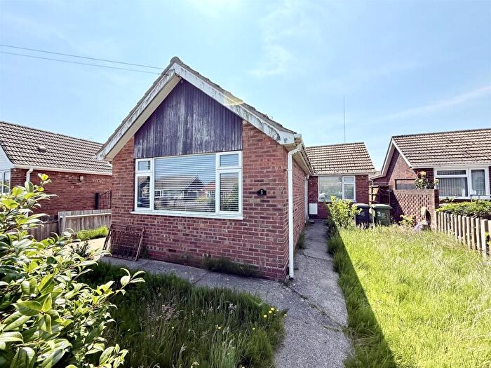 2 Bedroom Semi-Detached Bungalow For Sale In Arnold Avenue, Caister-On-Sea, Great Yarmouth, NR30