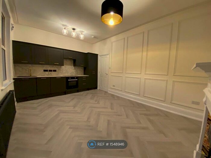 2 Bedroom Flat To Rent In Allfarthing Lane, London, SW18