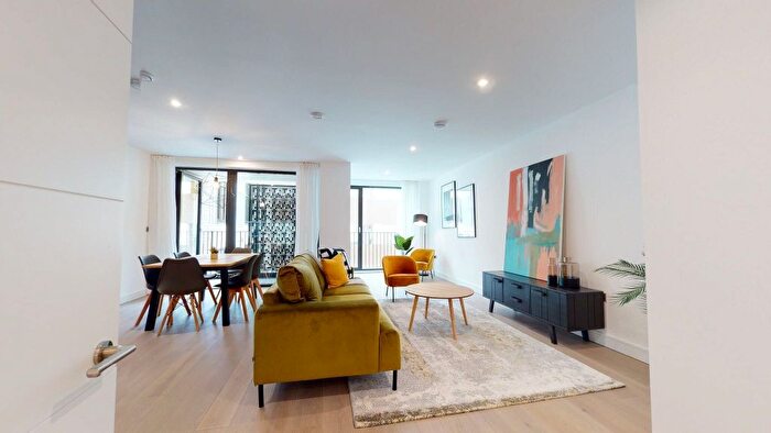 3 Bedroom Flat To Rent In Gorsuch Place, London, E2