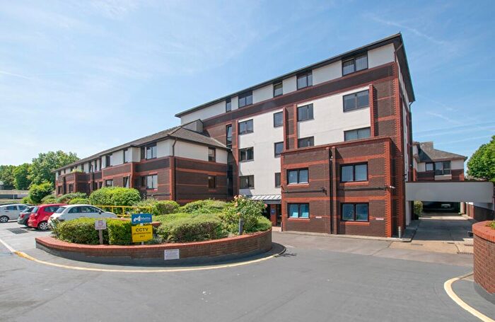 2 Bedroom Flat For Sale In Sunningdale Court, Gordon Place, Southend On Sea, Essex, SS1