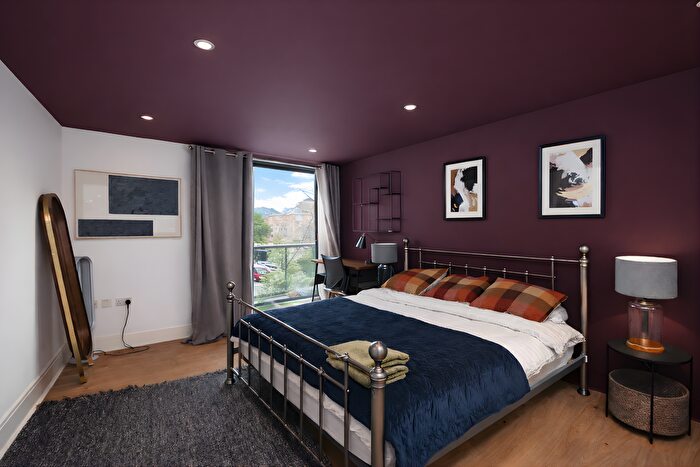 3 Bedroom Flat To Rent In Crews Street, London, E14