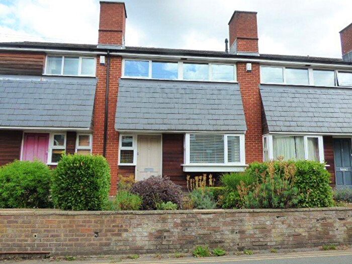 2 Bedroom Terraced House To Rent In Leatherhead, KT22