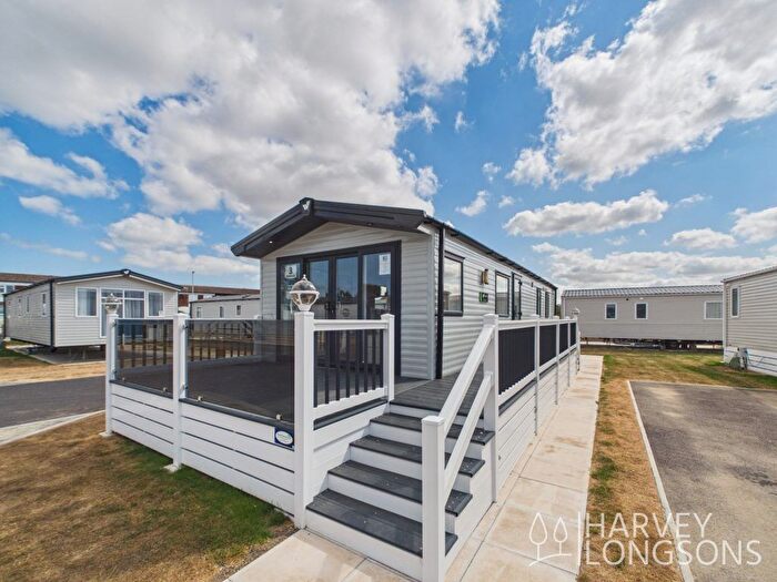3 Bedroom Park Home For Sale In Faversham Road, Seasalter, Whitstable, CT5