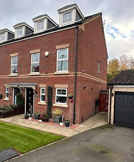3 Bedroom Semi-Detached House For Sale In Woodcross Avenue, Scunthorpe, DN16