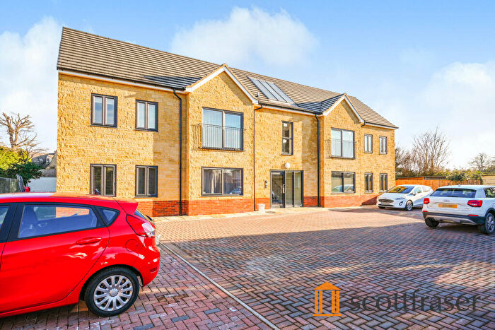 2 Bedroom Apartment To Rent In Old Orchard Court, Witney, OX28