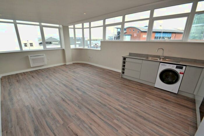 2 Bedroom Flat To Rent In Poole, BH15
