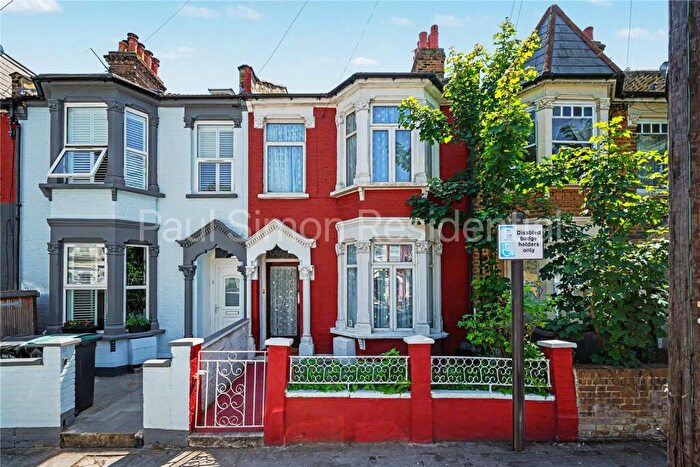 3 Bedroom Terraced House For Sale In Effingham Road, London, N8