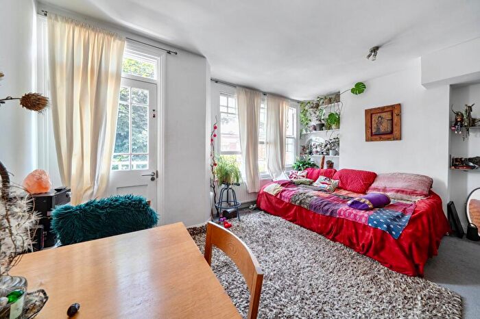 1 Bedroom Flat To Rent In Oakley Gardens, Crouch End, London, N8
