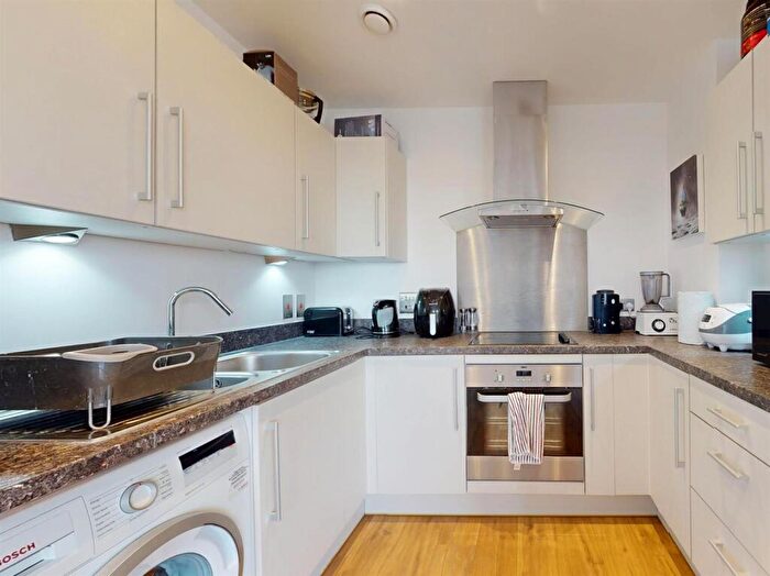 1 Bedroom Flat For Sale In Gallions Reach, London, E16