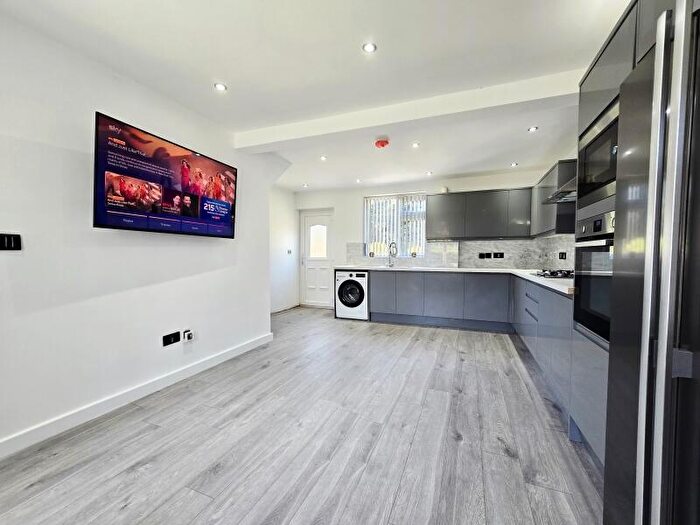 3 Bedroom End Of Terrace House To Rent In Langdale Gardens, Headingley, Leeds, LS6