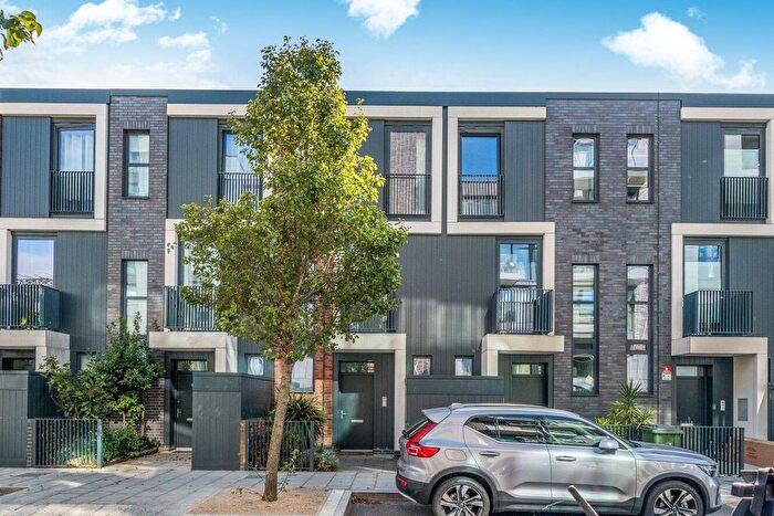 4 Bedroom Detached House For Sale In Hawthorne Crescent, Greenwich, London, SE10