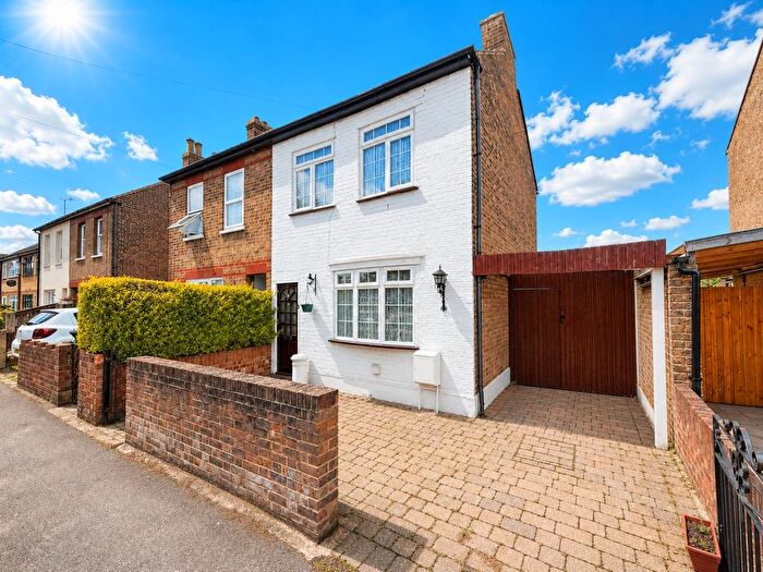 3 Bedroom Semi-Detached House For Sale In Chattern Hill, Ashford, TW15