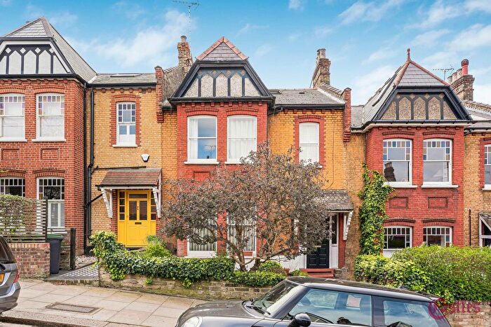 2 Bedroom Flat For Sale In Uplands Road, N8