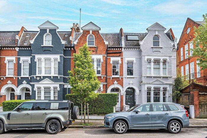 4 Bedroom Flat To Rent In Addison Gardens, London, W14