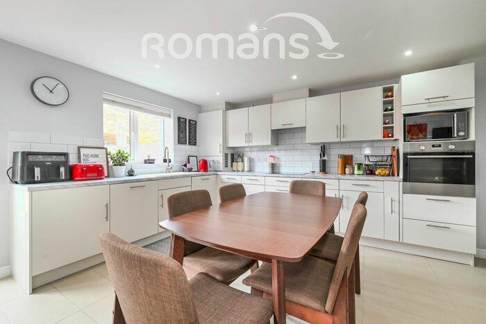 5 Bedroom Semi-Detached House To Rent In Potter Way, Winnersh, Wokingham, RG41