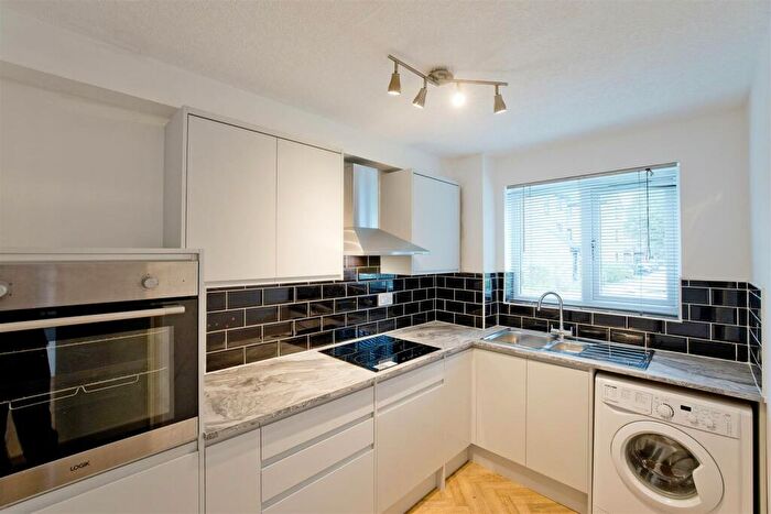 1 Bedroom Flat To Rent In Ghandi Close, Walthamstow, E17