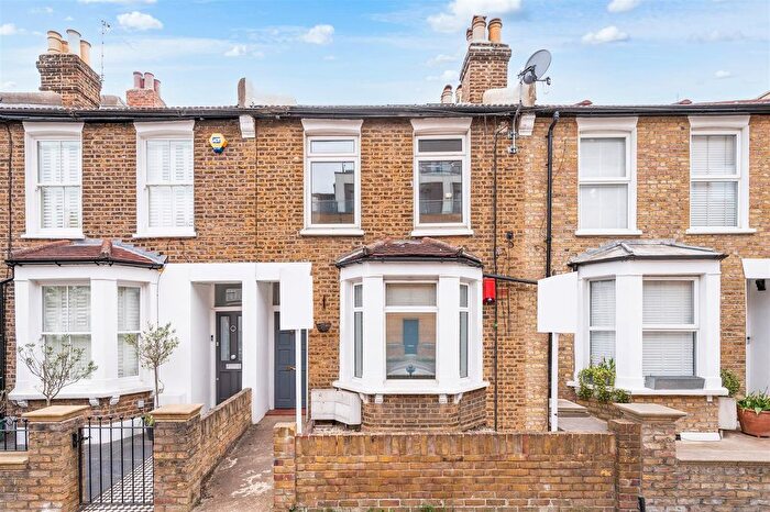 2 Bedroom Flat To Rent In Palmerston Road, London, SW19