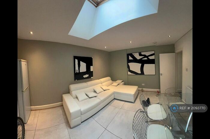 2 Bedroom Flat To Rent In Caledonian Road, London, N7