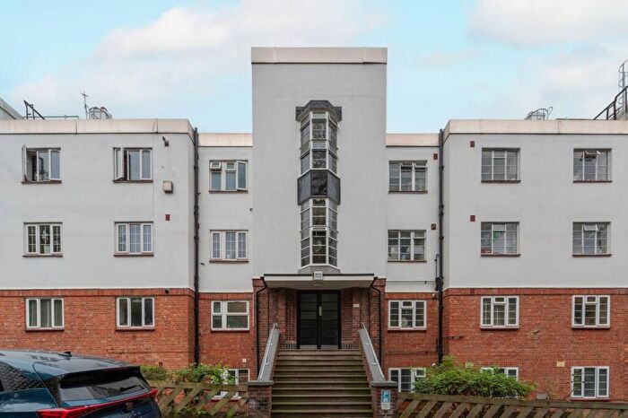 2 Bedroom Flat For Sale In The Woodlands, Upper Norwood, London, SE19