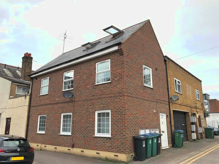1 Bedroom Flat To Rent In St. Albans Road, Watford, WD24