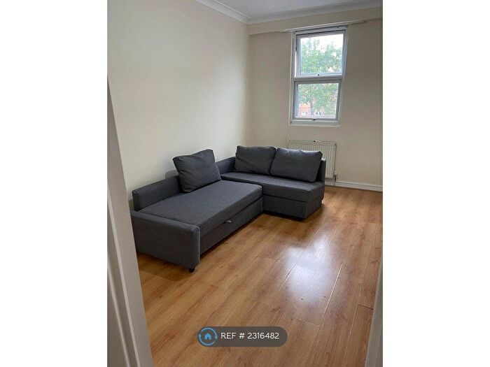 2 Bedroom Flat To Rent In Silver Street, London, N18