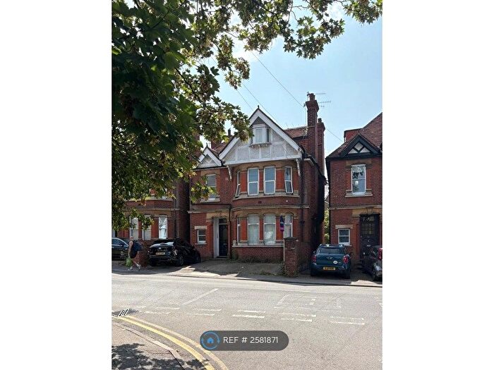 2 Bedroom Flat To Rent In York Road, Surrey, GU1