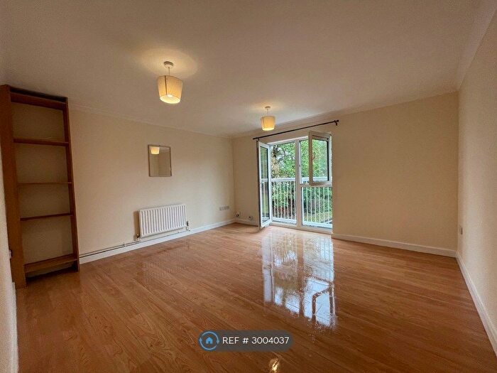 2 Bedroom Flat To Rent In Hammonds House, Staines-Upon-Thames, TW19