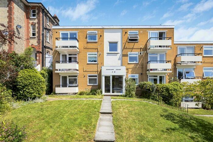 2 Bedroom Flat To Rent In Farriers Court, Thornton Hill, Wimbledon, SW19